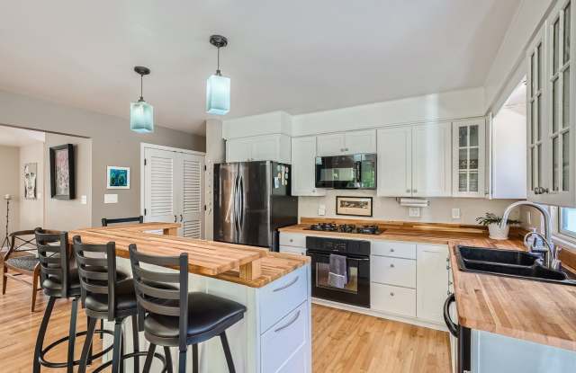Beautiful 2 BDR Gate to the Foothills - Walkable to Chautauqua Gallery 3