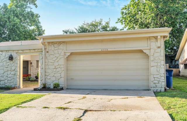 Spacious 3 bed / 2 bath duplex unit looking for the right residents.  Well maintained. NO PETS ALLOWED. Gallery 3