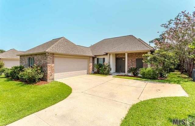 3 Bedroom House off Coursey Blvd. - 5513 Parkknoll Place Drive, Baton Rouge, LA 70816