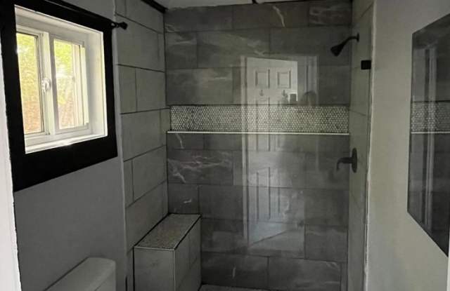 Spacious 4BR House in Springfield Gallery 4