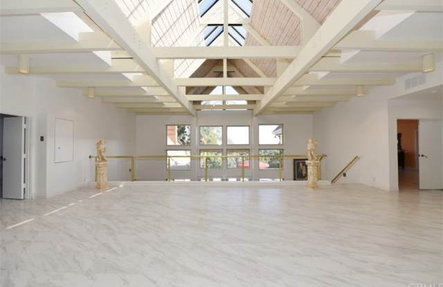 11242 Skyline Drive Gallery 4