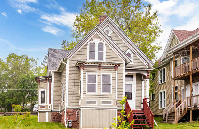 1117 E 2nd St photos photos