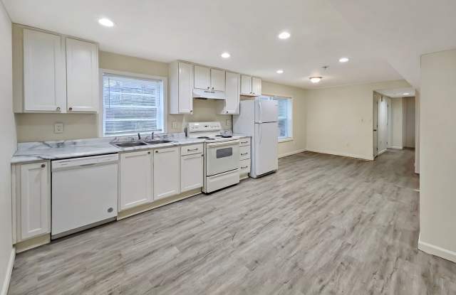 Updated 2-Bedroom, 1-Bath Ground-Floor Duplex in Grove Park photos photos