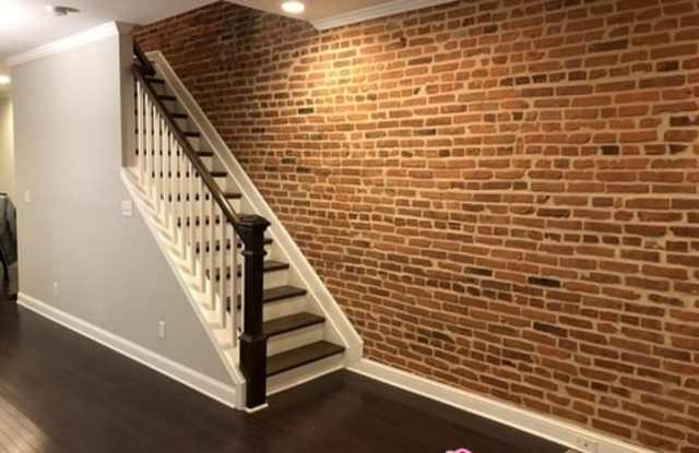 13 South  Ellwood Avenue Gallery 4