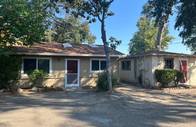 Great 1 bedroom 1 bathroom cottage on wooded lot in Citrus Heights photos photos