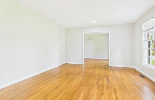 1881 Tanglewood Road Gallery 3
