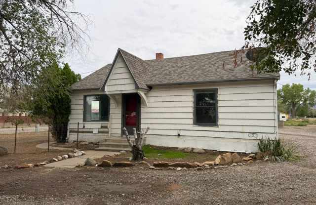 2Bed + Loft & 1Bath House in the Country!!!! Gallery 1