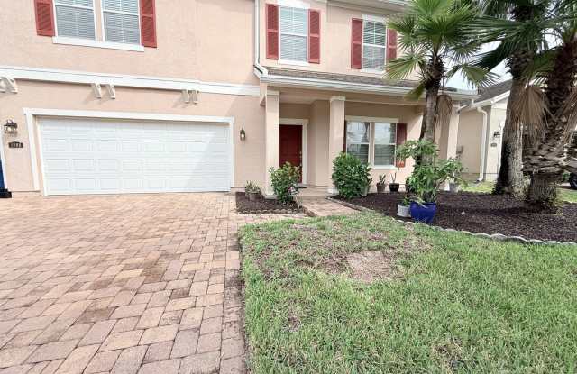 Spacious 4BR Home with Office, Loft & Lawn Care Included! Gallery 3