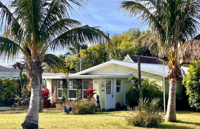 3/2 Beachside Bungalow with Garage! photos photos