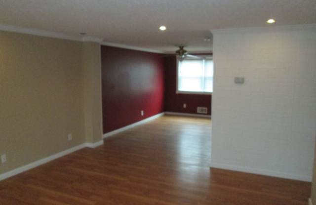 1107 Foxwood Ln Gallery 3