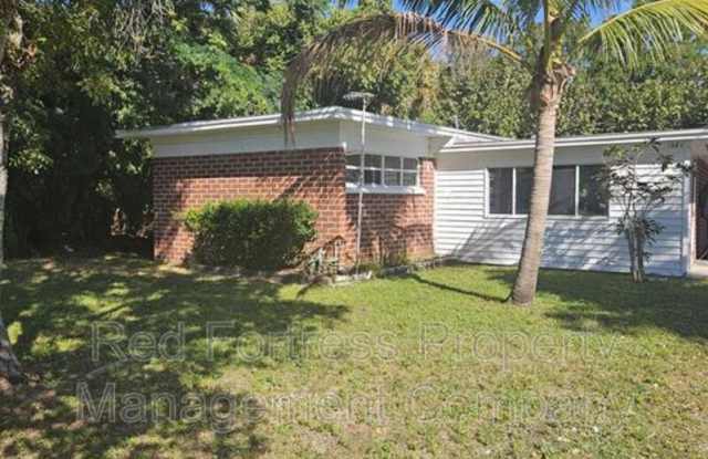 1641 Moreno Ave - 1641 Moreno Avenue, Fort Myers, FL 33901