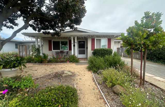 Cute 2 bedrooom/1.5 bath with Bonus room in 55 and older community only! photos photos