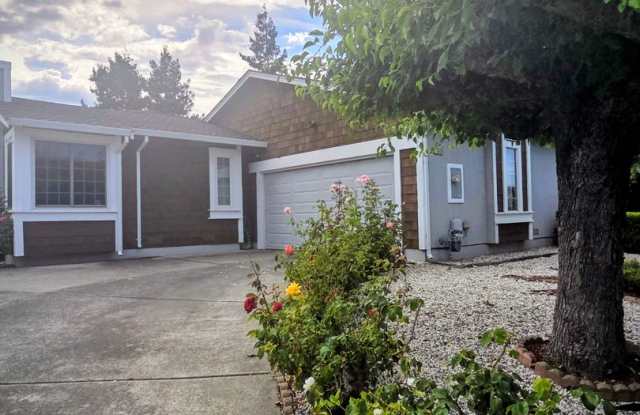 East Side Petaluma Gem 3 Bed 2 Bath - 1679 Northstar Drive, Petaluma, CA 94954