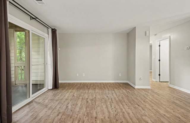 Charming 2BR Condo in Cotswold Area of Charlotte Gallery 3