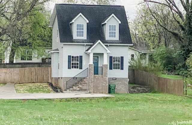 Beautifully renovated 3BR/2BA in Maryville - 407 North Everett High Road, Maryville, TN 37804
