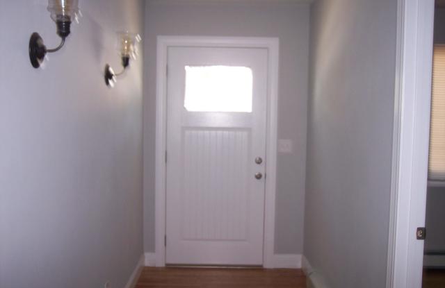 1001 Lynn Avenue Gallery 3