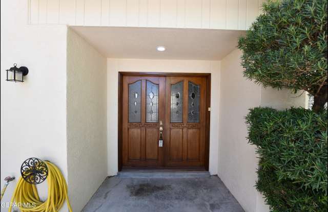 1004 LOS JARDINES Circle Gallery 3