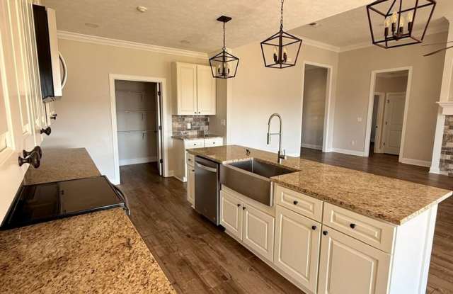 Spacious 5-Bedroom Home with Modern Kitchen & Fenced Backyard Gallery 4