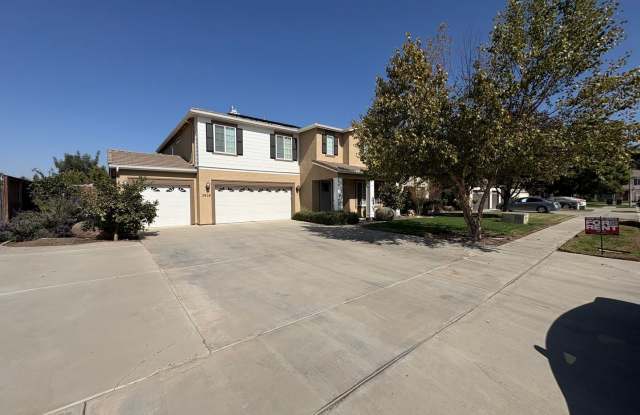 Two Story Home located in the Foxwood Estates Rent Ready! Gallery 1