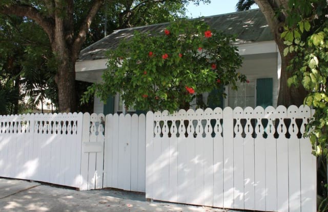 Perfect Pineapple - 903 Southard Street, Key West, FL 33040