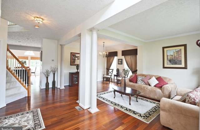 1933 MEDALLION COURT Gallery 4