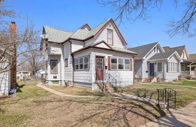 2139 Market St - 2139 Market Street, La Crosse, WI 54601