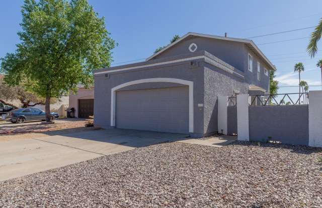 4 Bed 2.5 Bathroom with huge backyard near University & Val Vista area Greenfield Park community photos photos