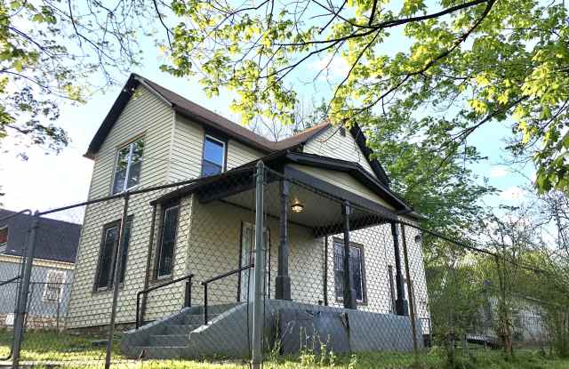 3828 East 11 Street - 3828 East 11th Street, Kansas City, MO 64127