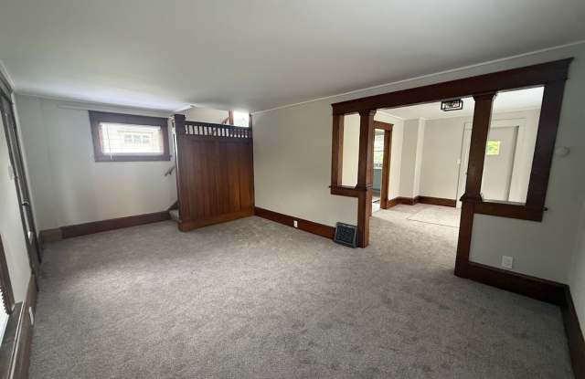 MOVE IN SPECIAL - HALF OFF FIRST MONTH'S RENT -Three bedroom one bathroom home for rent Gallery 4