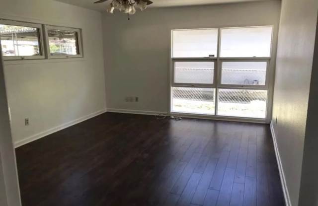Room in 4 Bedroom Home in San Antonio Gallery 3