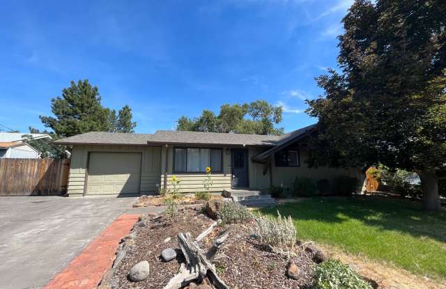 3 Bed/1 Bath Single Level Home in NE Bend - Fenced Back Yard photos photos 3 Bed/1 Bath Single Level Home in NE Bend - Fenced Back Yard photos photos
