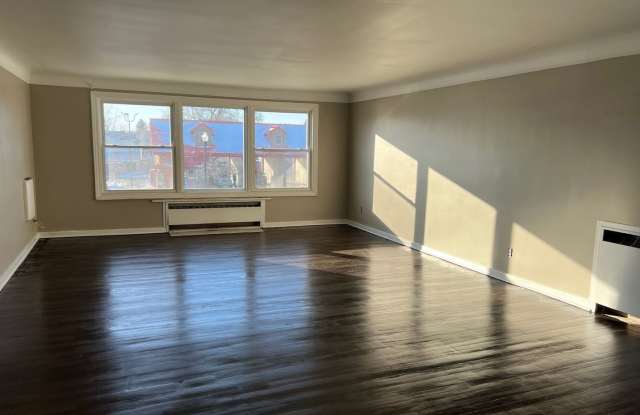 Cozy 2BR 2nd Floor Apartment in Warren photos photos