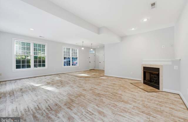 10903 MAPLE Street Gallery 2
