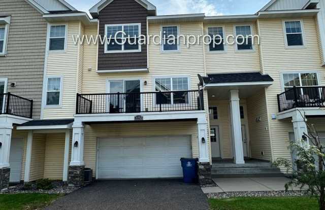Champlin Town Home, 2 Car Garage, Balcony, Dishwasher, Washer/Dryer photos photos