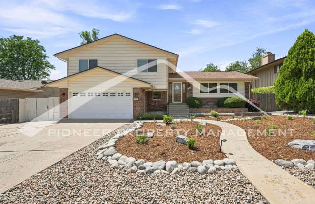 Spacious Home with Central AC and Traditional Wood Features photos photos Spacious Home with Central AC and Traditional Wood Features photos photos