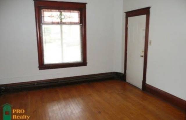 260 Irving Ave N #1 Gallery 3
