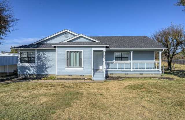 208 Maple Street - 208 West Maple Street, Gunter, TX 75058