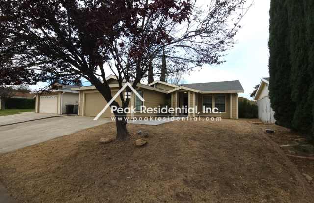 Great 4bd/2ba North Highlands Home with 2 Car Garage Gallery 3