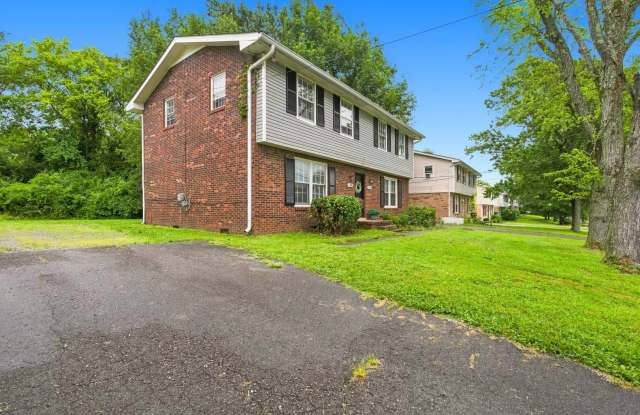 Charming 2-Story Bellevue Townhome in Nashville Gallery 4