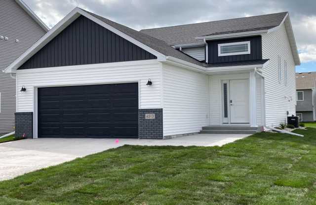 4 Bed 3 Bath Single Family Home photos photos