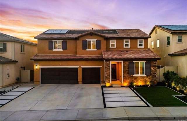 Stunning and Spacious 5BR 3BA Home w/ Solar Panels + Community Pool + Basketball/Tennis Court + Spa in Beaumont photos photos