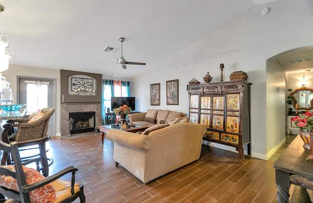 843 E ROSE MARIE Lane Gallery 2