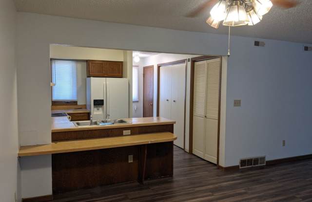 Quiet apartment along Westwinds - 751 Westwinds Drive, Iowa City, IA 52246