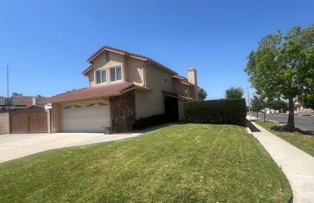 Charming 3-BR Corona Home | Spacious Lot, RV Parking & Boat Storage Gallery 3