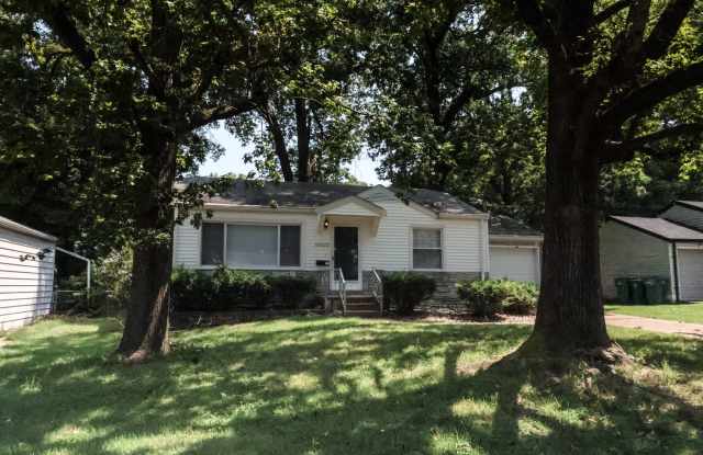 Charming 2BR Home in Bellefontaine Neighbors – Available Now! Gallery 1