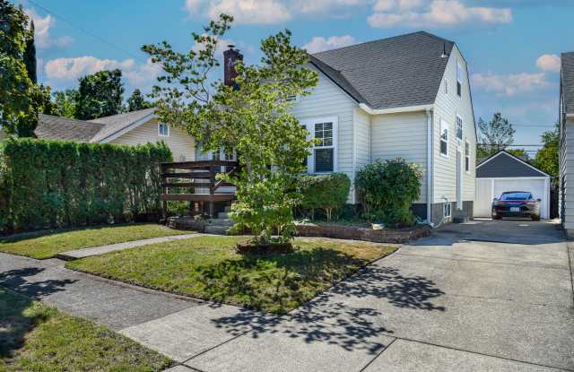 4 Bedroom 2 Bathroom Home in Salem - 1935 Hazel Avenue Northeast, Salem, OR 97301