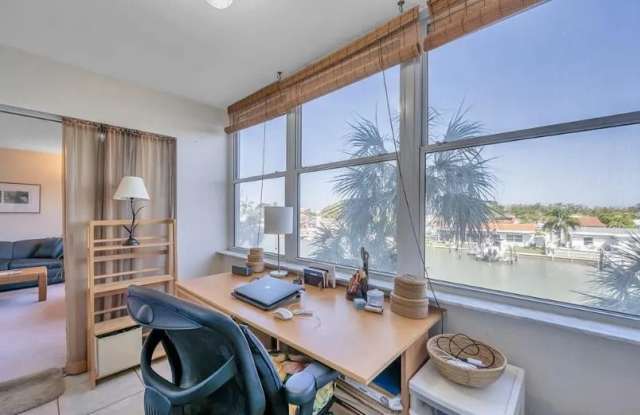 4725 Cove Cir Gallery 1