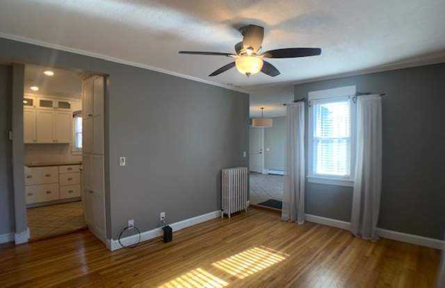 Super cute two-bedroom, two-bath single-family home in St. Louis Park! Gallery 4