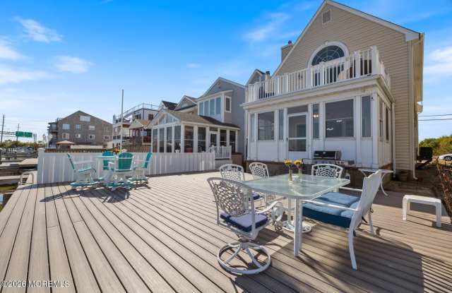 116 Sunset Drive N photos photos