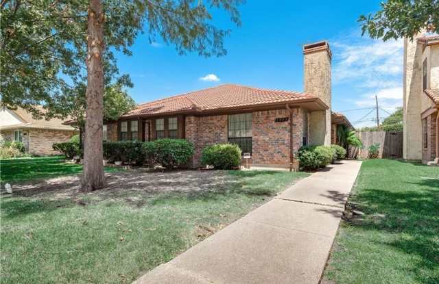 2 Bedrooms, 2 Bathrooms, Near Northhaven  Webb Chapel, Pet Friendly - 3043 Modella Avenue, Dallas, TX 75229